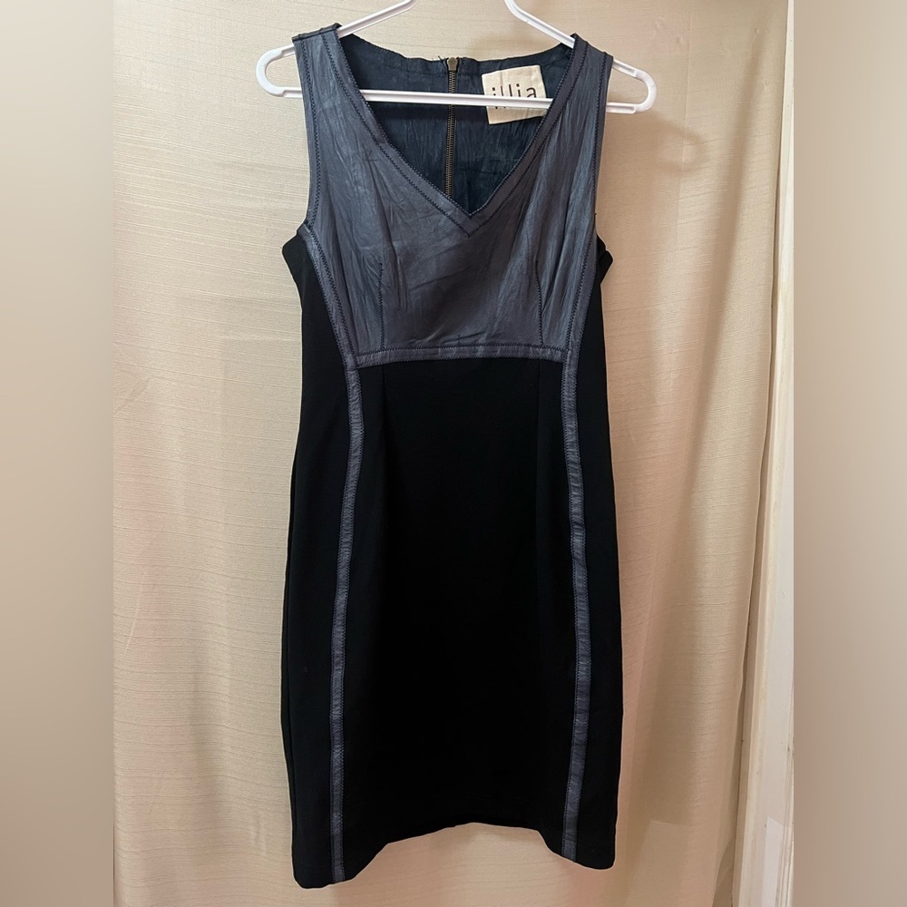 Illia blue and black leather zip up back dress size 10  luxury mini chic